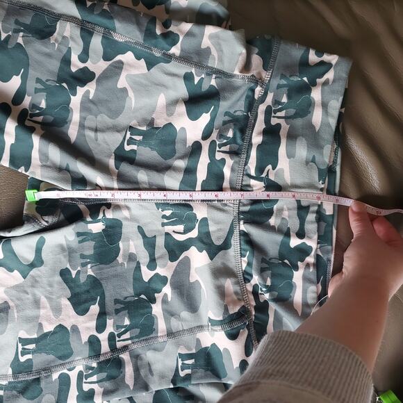 Ivory Ella Esma Camo Legging Elephant Print - Green Women's Size Small - Picture 13 of 16